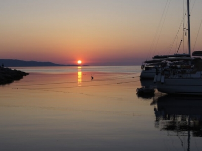 Описание и снимки на пристанище о-в Спецес, Гърция от круизен маршрут