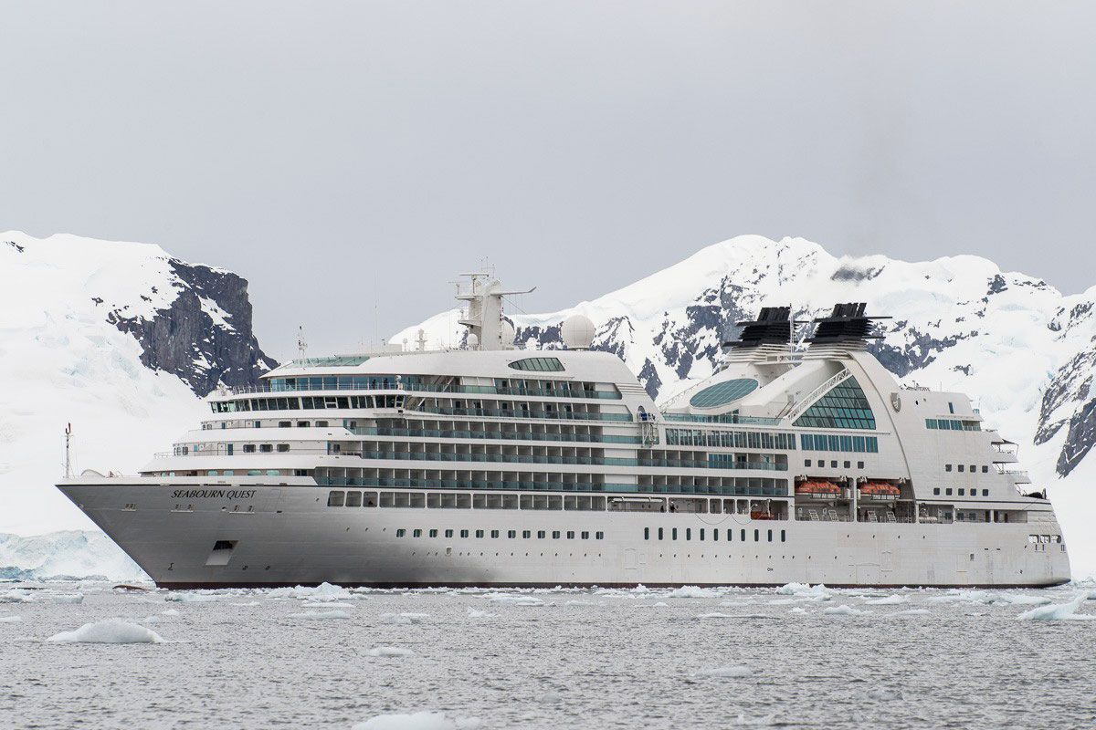 Ship visit. Seabourn Quest лайнер. MV Seabourn Quest. Круиз 64. Лайнер Seabourn Quest в Ялте 2012 год.