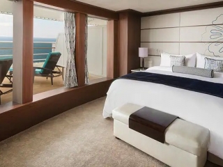 Описание на каюта Owner's suite с голям балкон - S8 на круизен кораб Pride of America  – обзавеждане, площ