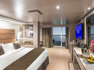 Описание на каюта ВИП апартамент - MSC Yacht Club Deluxe Suite - YC1 на круизен кораб MSC Seascape – обзавеждане, площ