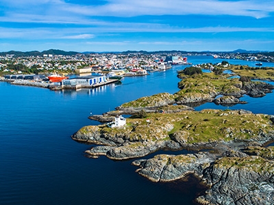 Описание и снимки на пристанище Хаугесун, Норвегия от круизен маршрут