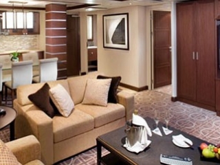 Описание на каюта Royal Suite - Кралски апартамент – категория RS на круизен кораб Celebrity Reflection – обзавеждане, площ